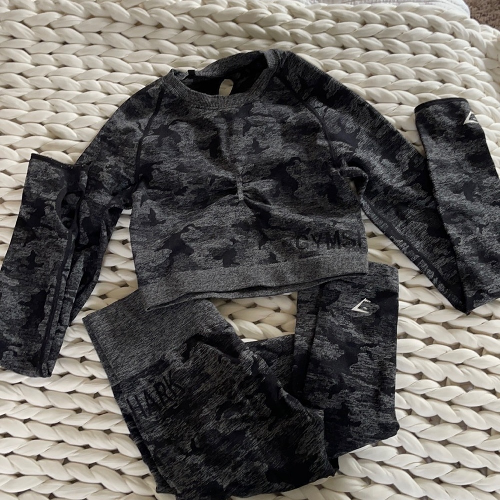 Gym shark 🦈 authentic set size small in perfect condition